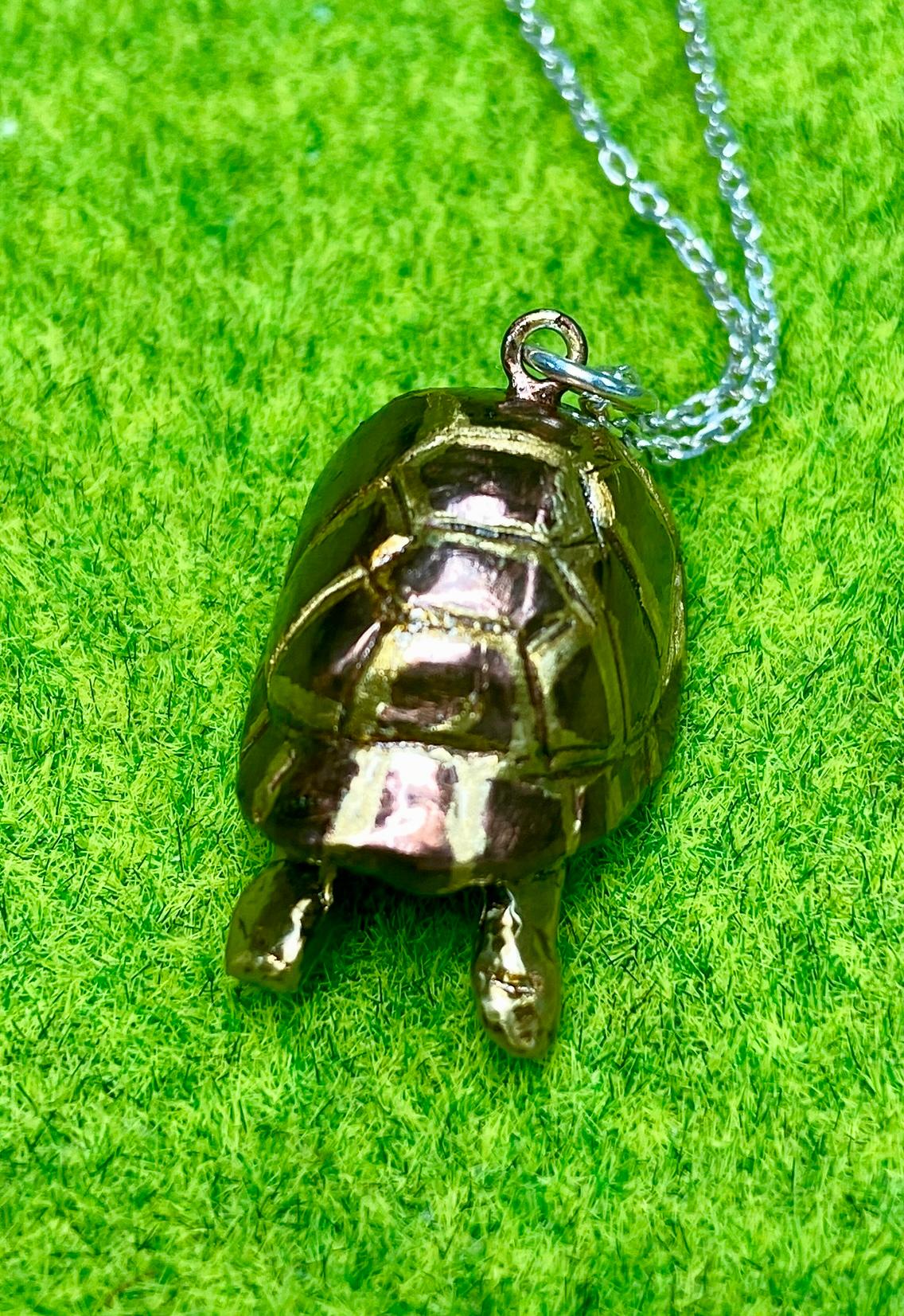 リクガメ後ろ姿ペンダントネックレス　ブラウンゴールド仕様